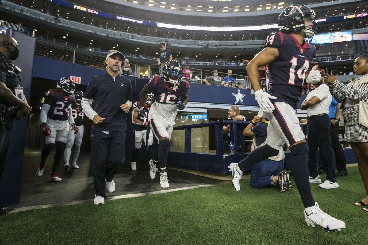 After second preseason game, Texans rookie QB Davis Mills steadily