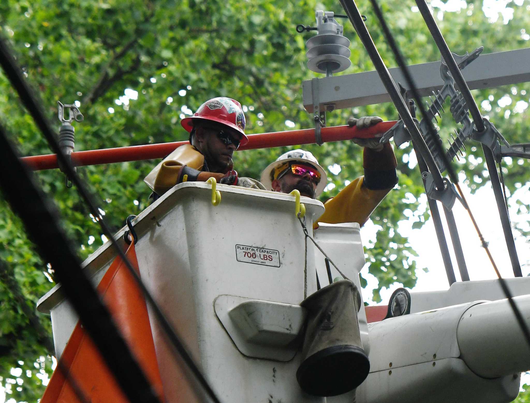 300 remain without power in CT