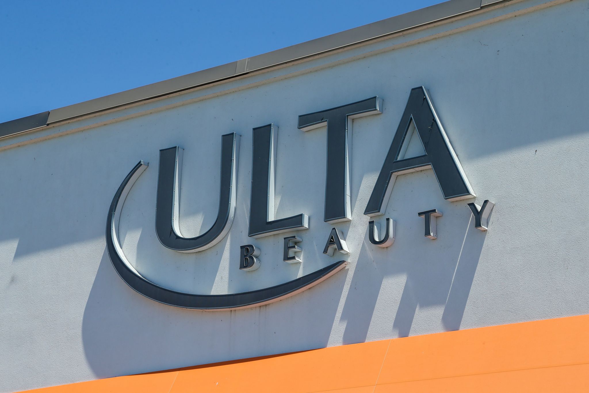 Man and woman accused of stealing $3,000 worth of cosmetics from North Side Ulta Beauty
