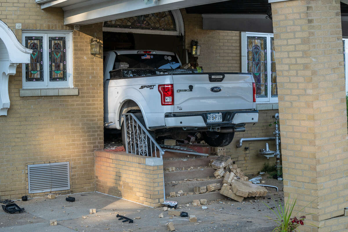 Truck crashes into Illinois funeral home
