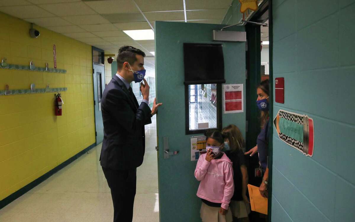 'A day to celebrate' Houston ISD starts new school year amid COVID surge