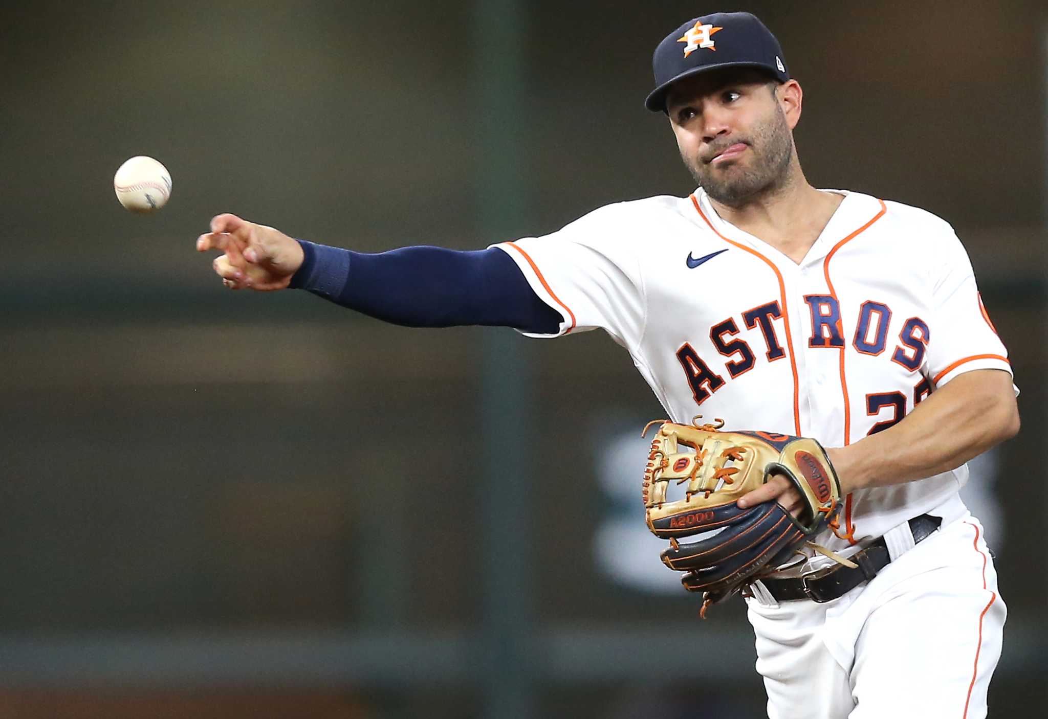 Altuve and Javier lead Astros to 8-5 win at Rangers as Houston closes to  2-1 in ALCS – WATE 6 On Your Side