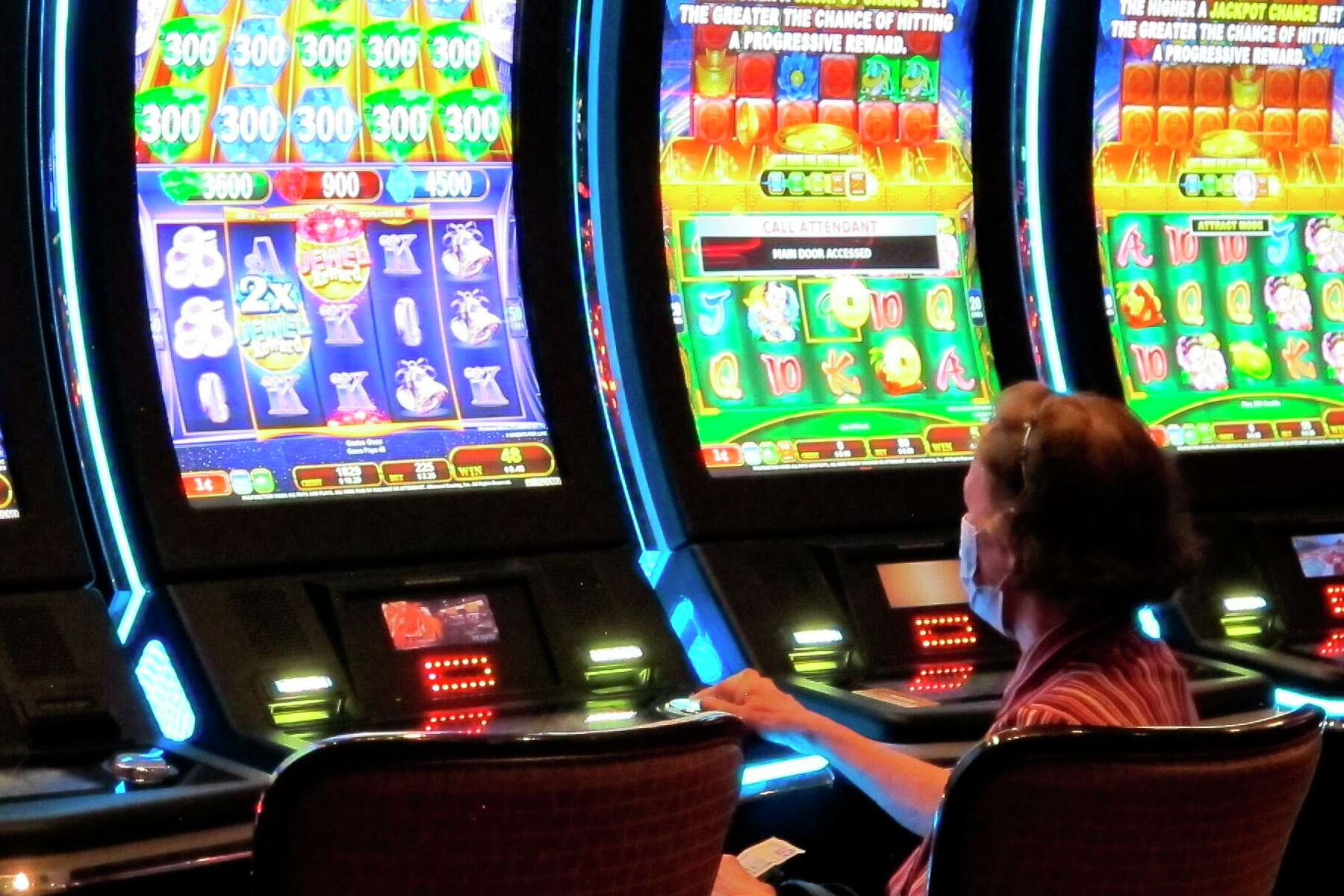 Houston woman hits first jackpot of 2022 at the Golden Nugget in Lake  Charles