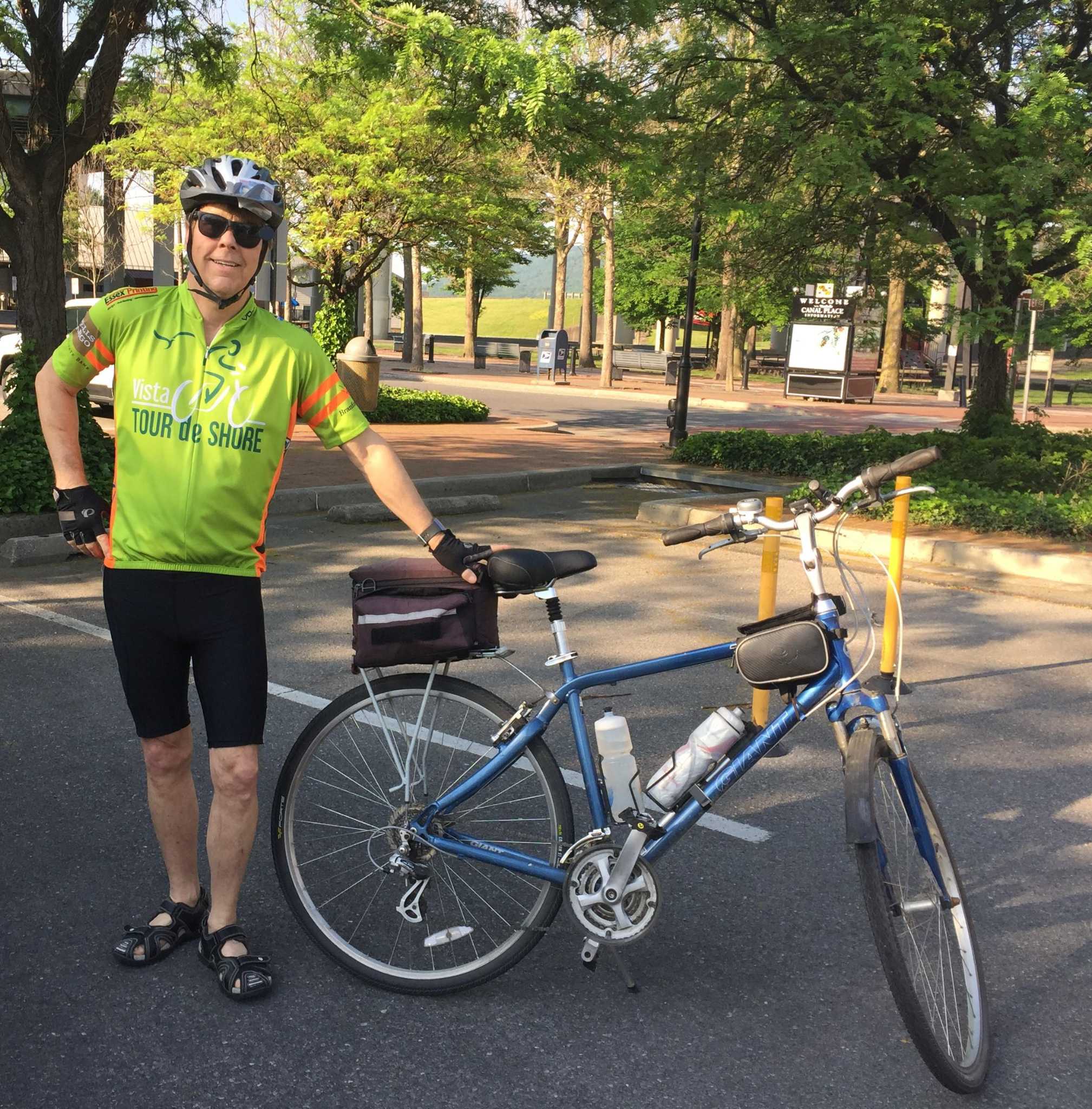 Clinton 'Bike Guy' earns community support after cancer diagnosis - Vimarsana News