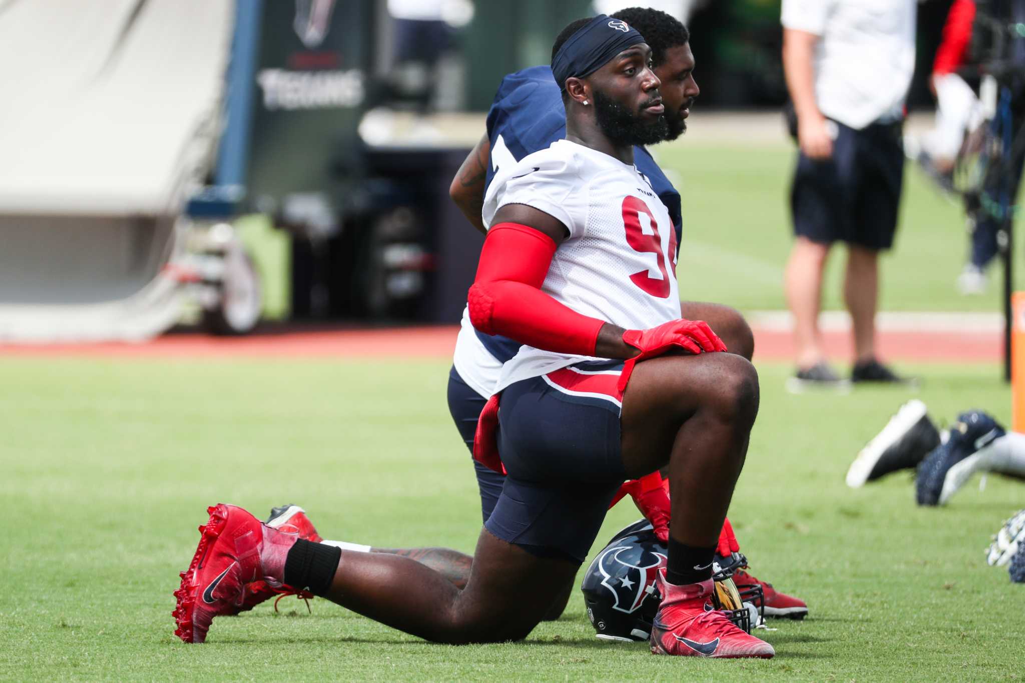 NFL trade deadline: 49ers add Texans DE Charles Omenihu