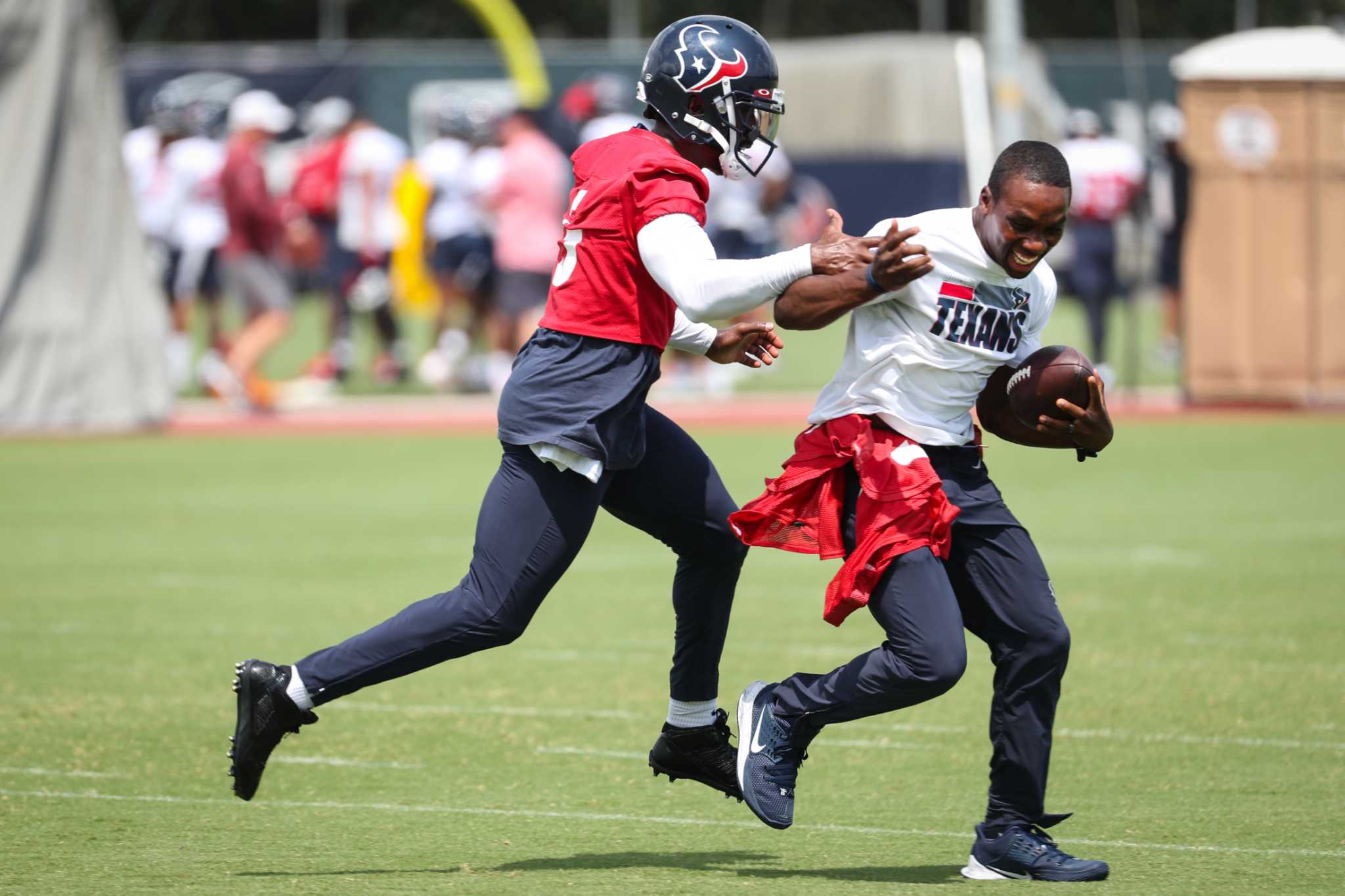 Charles Omenihu cheers on Deshaun Watson against Texans