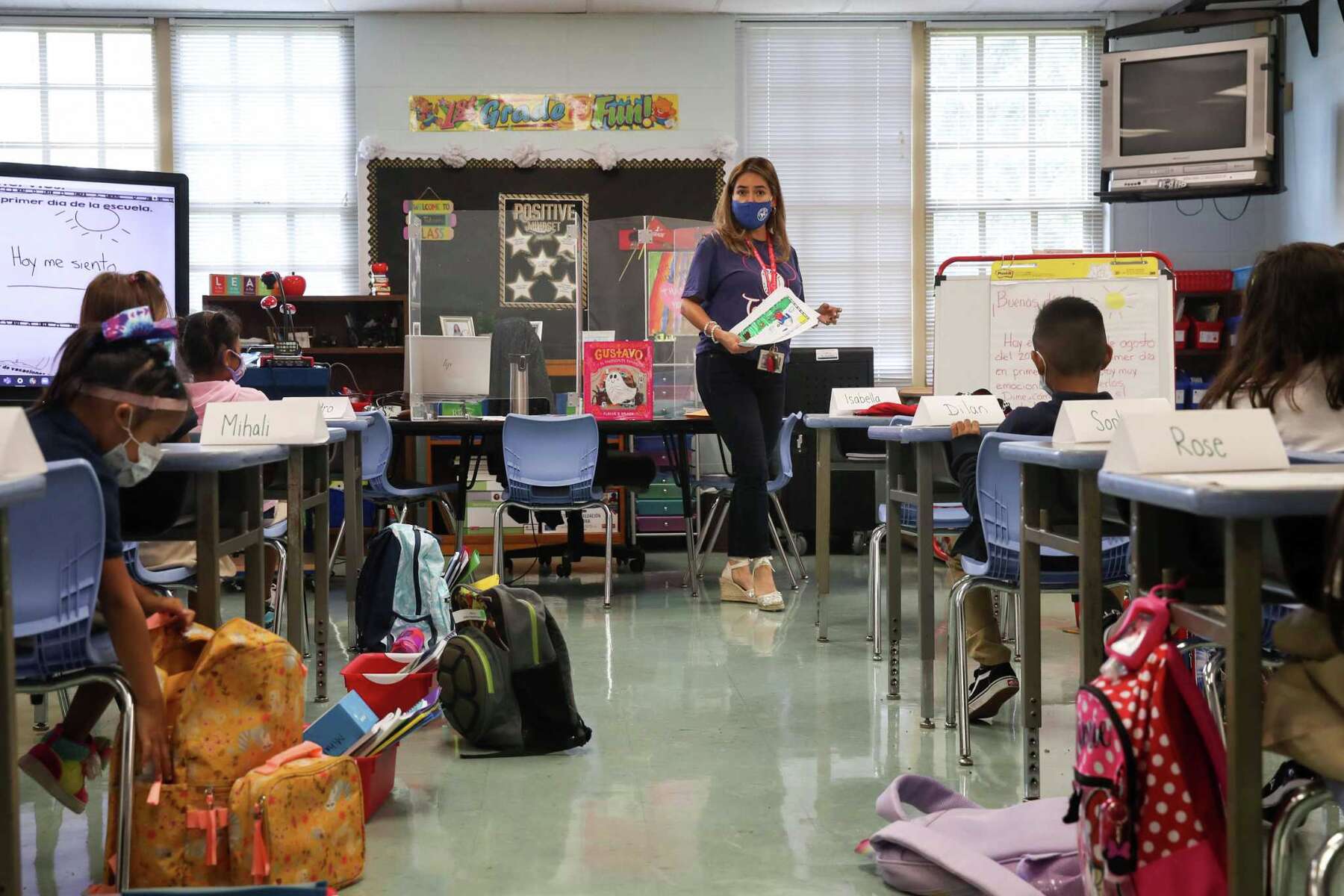 some-houston-area-districts-still-can-t-hire-enough-teachers-and-staff-weeks-after-schools-reopened