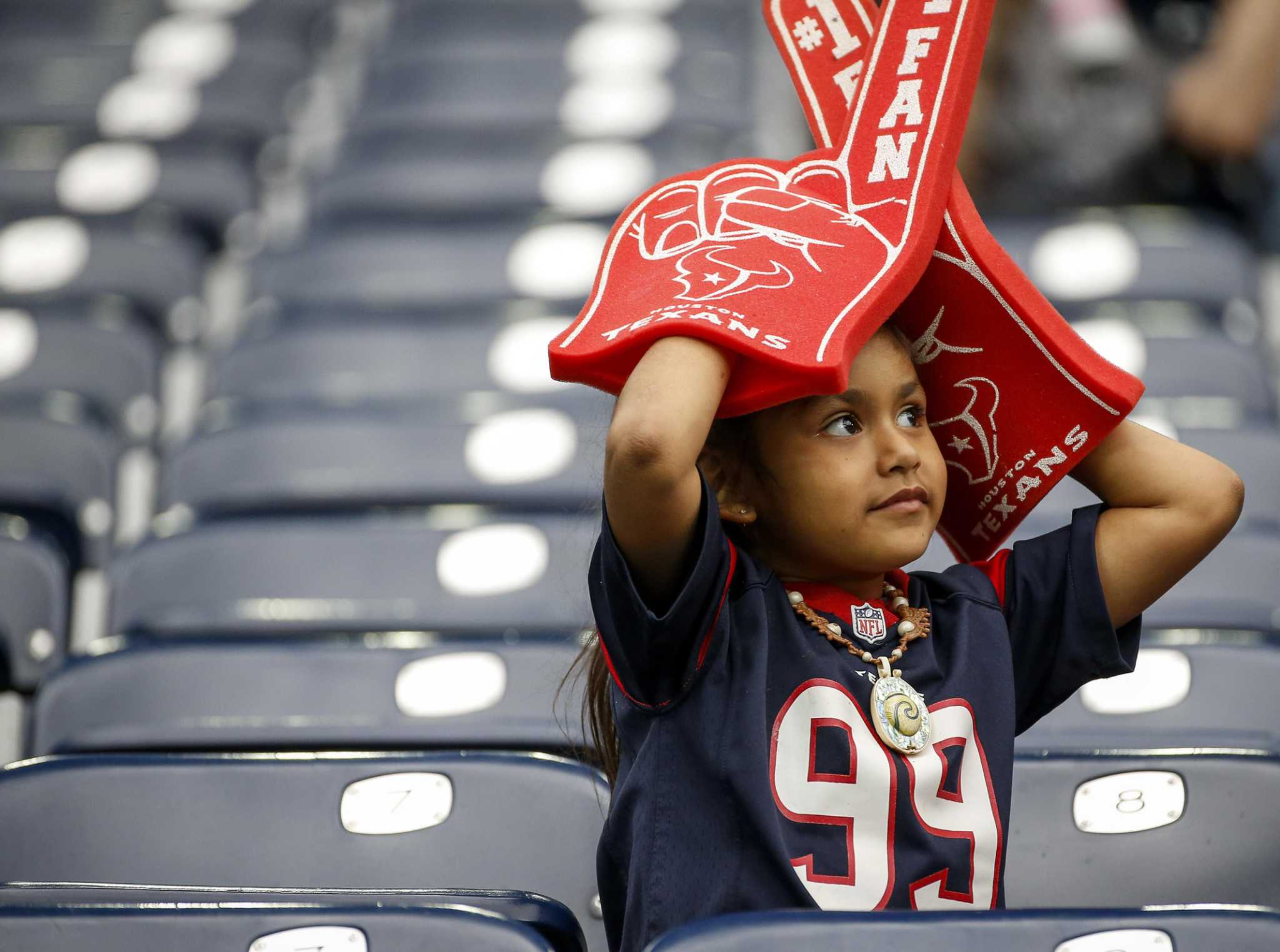 Solomon: What to wear? What to wear? Texans fans lack appealing