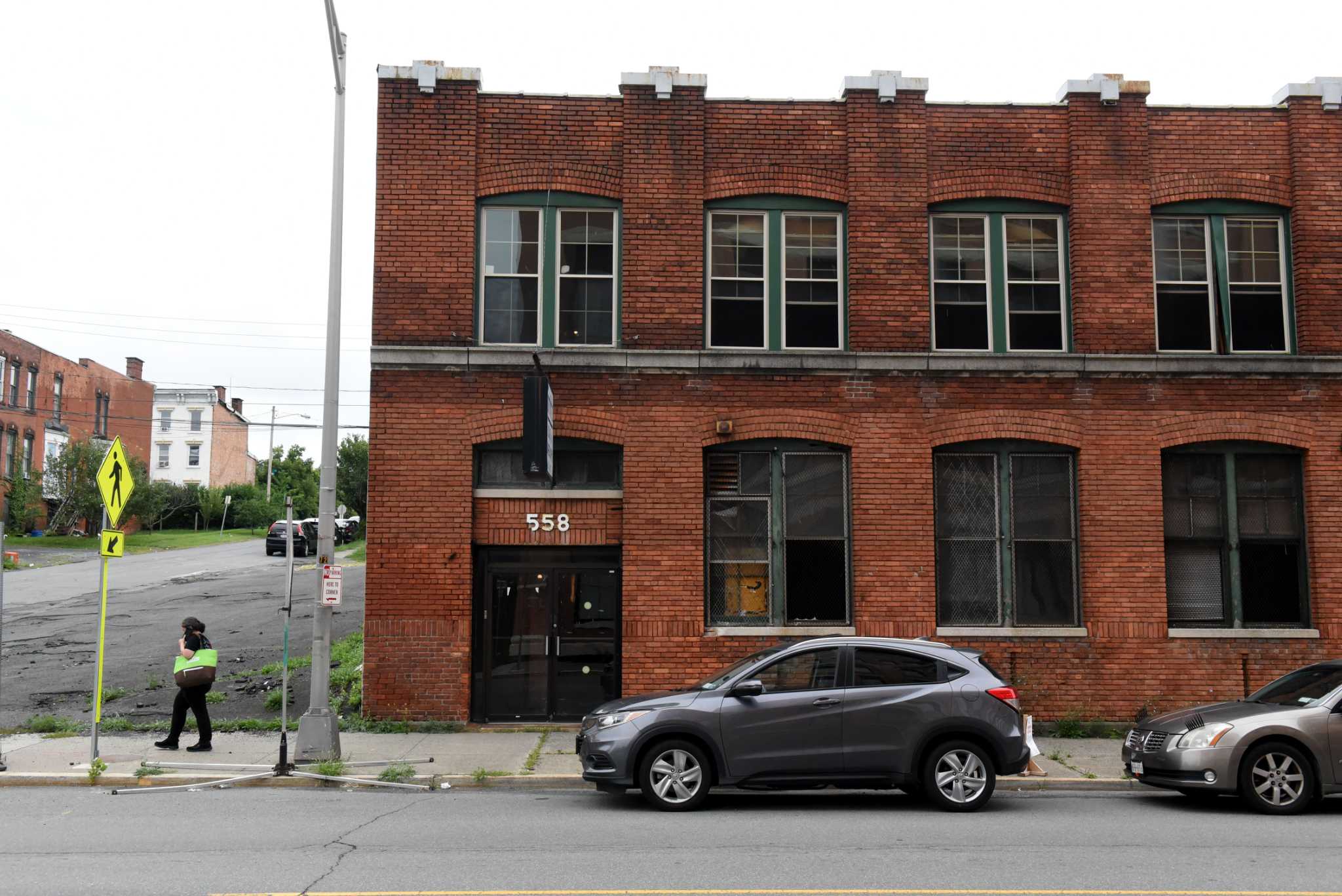 Utica grocery's entry into Capital Region market aims at Troy