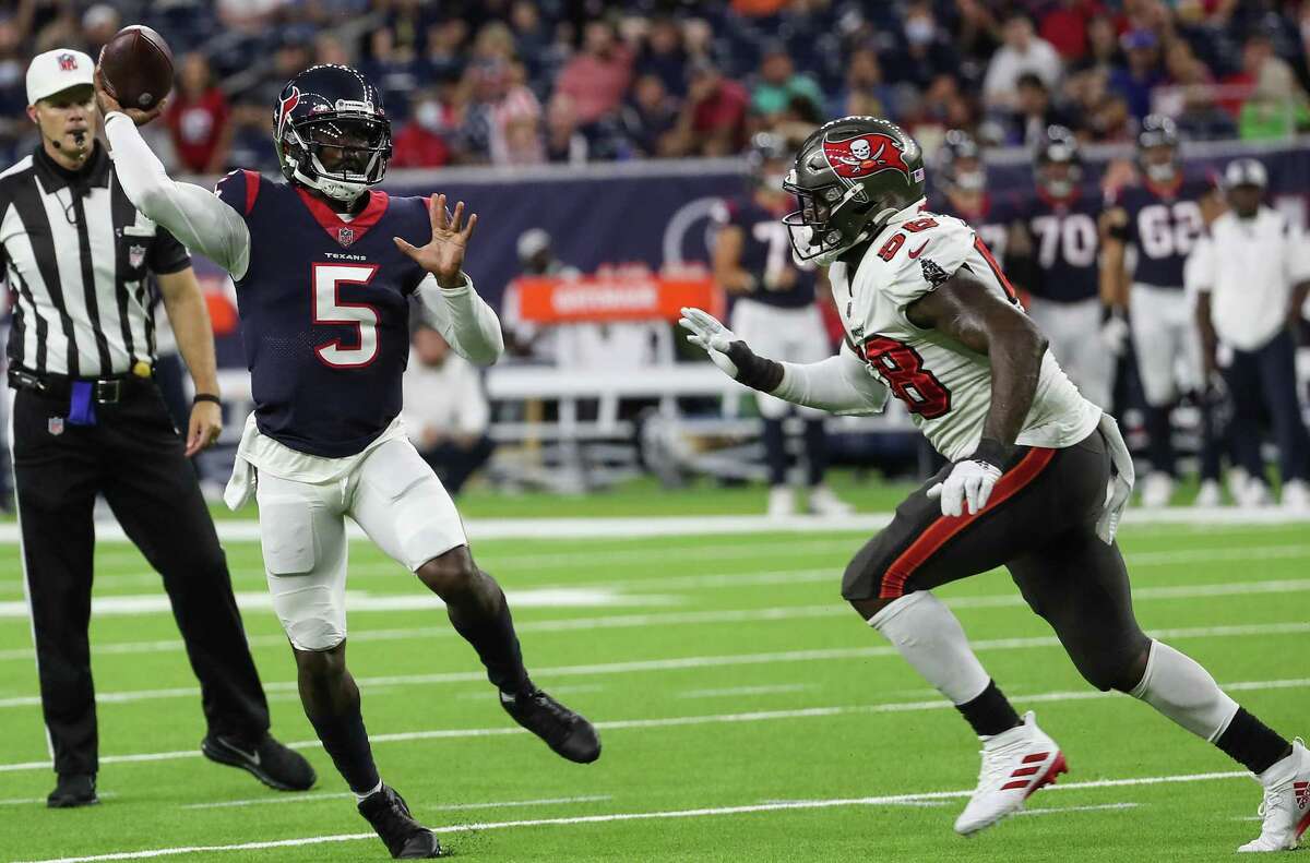 Houston Texans quarterback Tyrod Taylor (5) throws a pass against