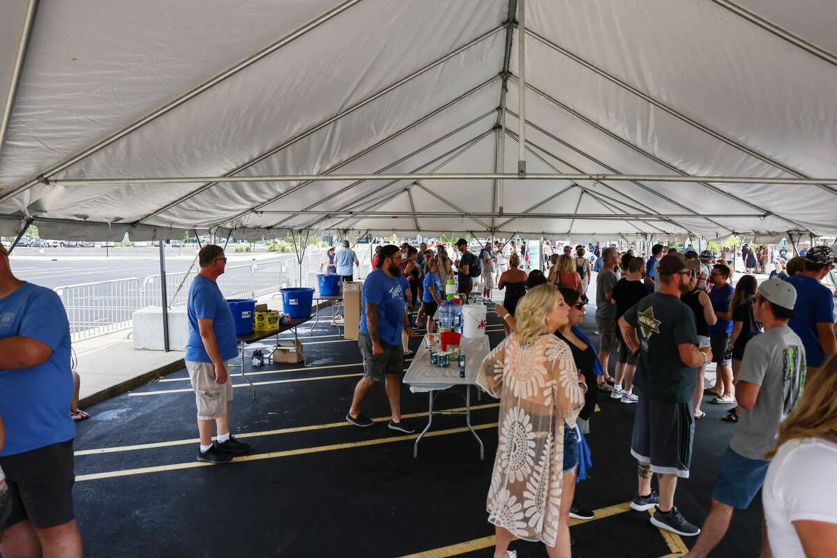 Beer lovers flock to downtown Midland for the TAPPED craft beer festival Saturday, Aug. 28, 2021. (Drew Travis/for the Daily News)