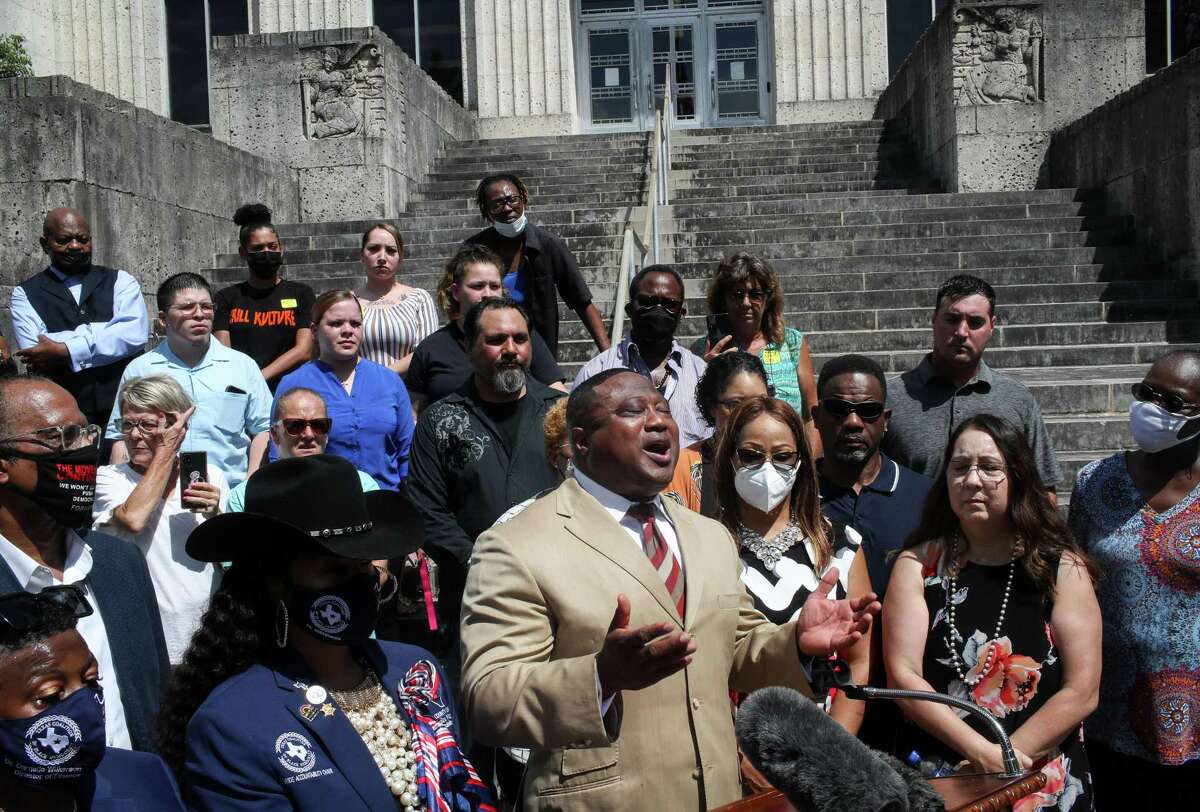Quanell X, center, speaks during a press conference Monday, Aug. 30, 2021, at the Brazoria County Courthouse in Angleton. The Brazoria County District Attorney’s Office and Texas Rangers Public Integrity Unit are investigating allegations that the district clerk’s office, until last week led by Rhonda Barchak, improperly conducted juror selection. Families affected by the alleged misconduct gathered on the steps of the courthouse to call for a federal investigation.