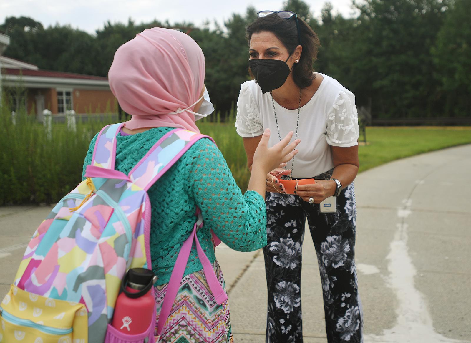 Trumbull parents tell school board to end mask mandate - Vimarsana News
