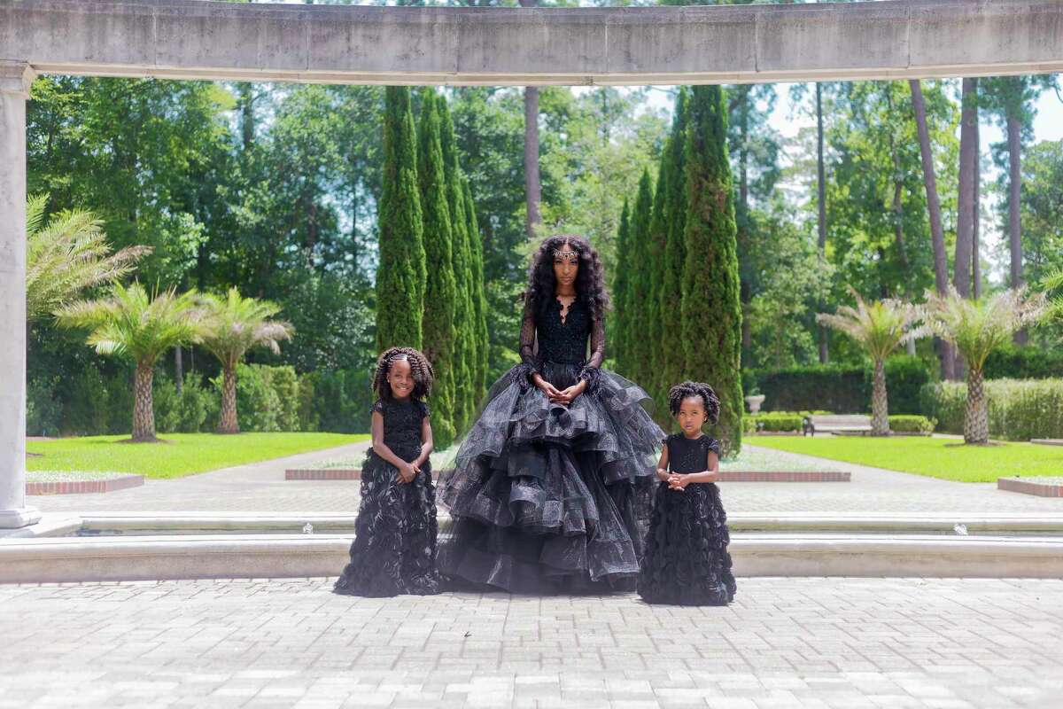 Chasity Sereal and her daughters