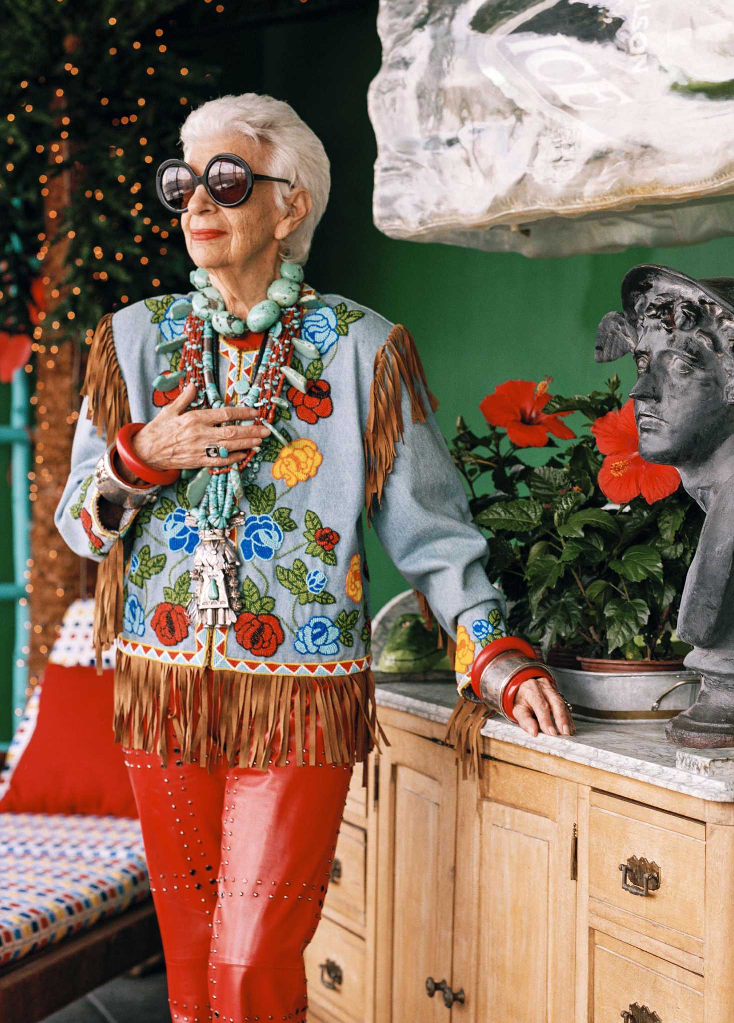 Agedefying style icon Iris Apfel turns 100yearsold(02)