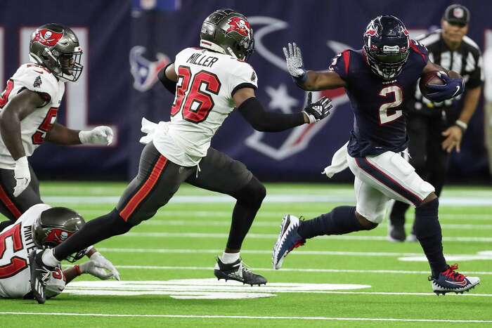 Houston Texans fullback Paul Quessenberry takes part in a drill during an  NFL football training camp practice Friday,Aug. 5 2022, in Houston. (AP  Photo/David J. Phillip Stock Photo - Alamy