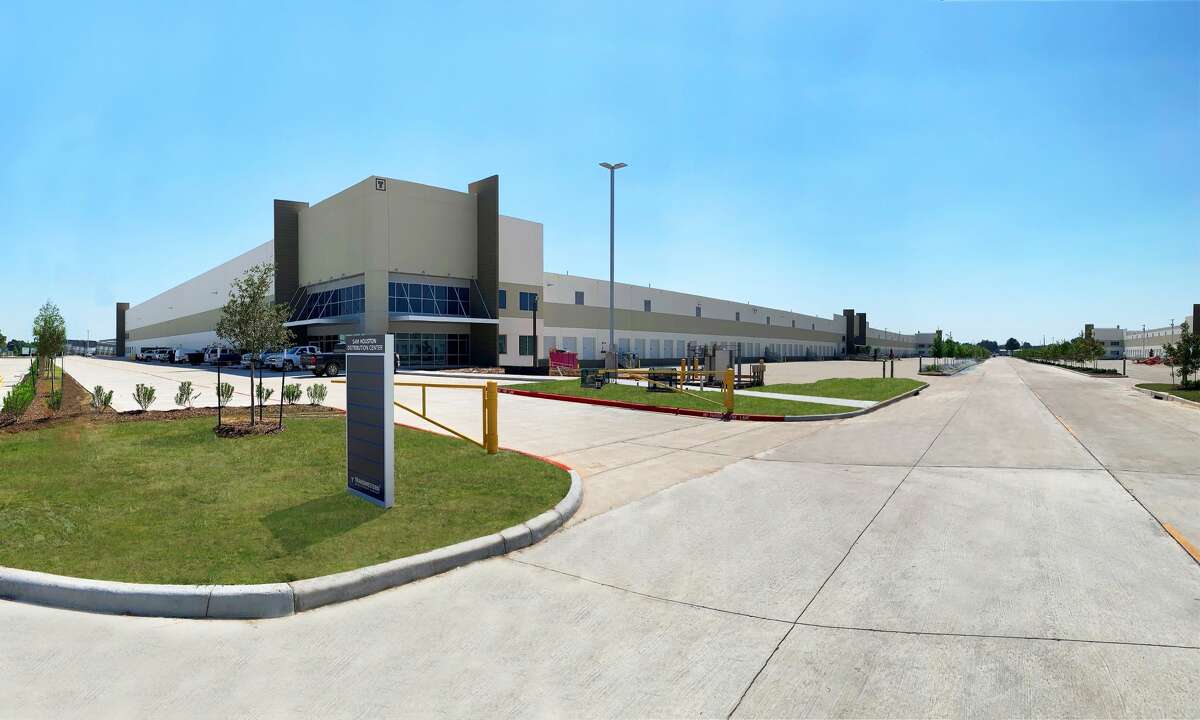 Sam Houston Distribution Center, a development of Transwestern and  J.P. Morgan Global Alternatives in northwest Houston, is fully leased. Completed in 2020, the project totals 833,720 square feet.