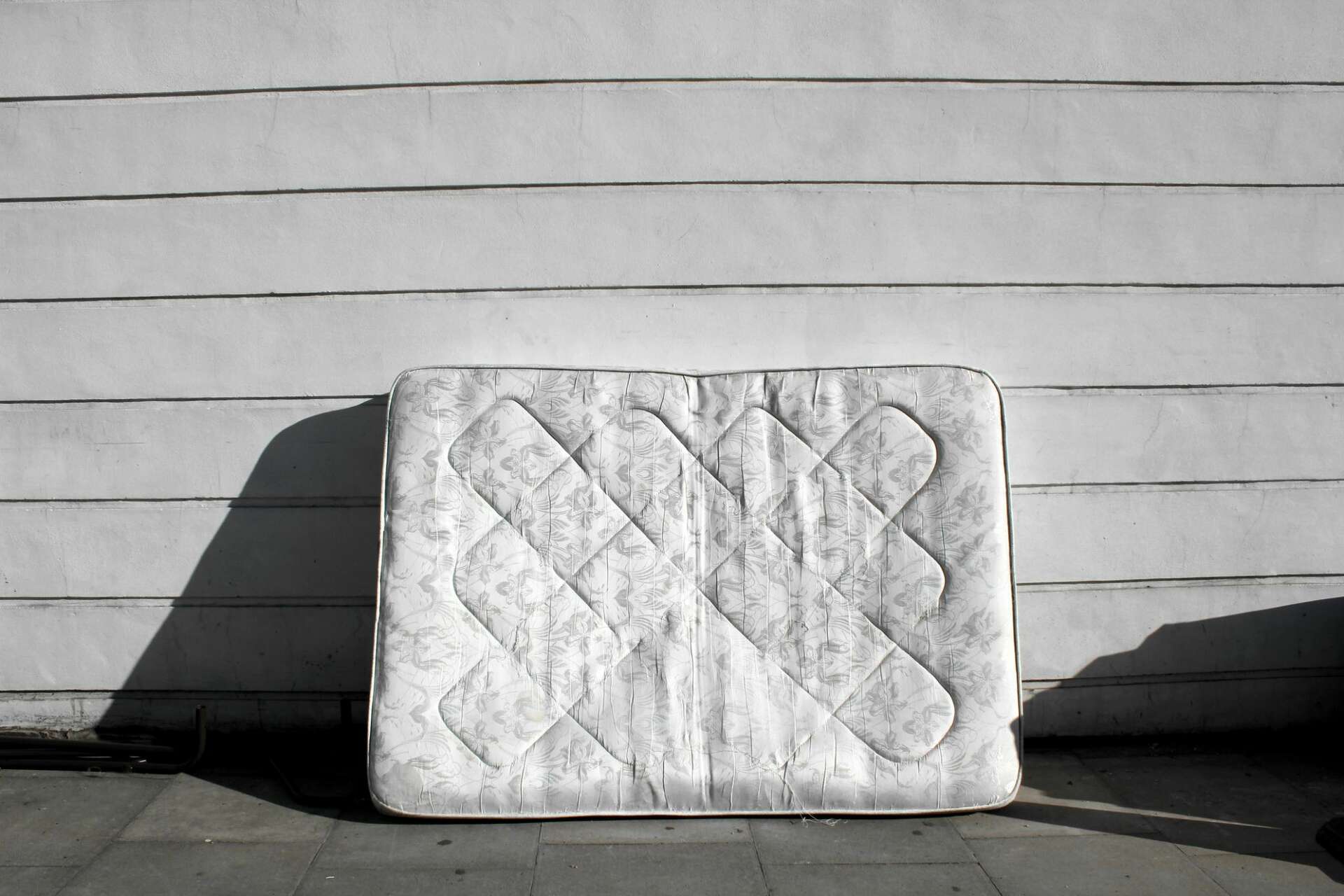 How Can I Get Rid of My Old Mattress Cheaply?, image size:1920x1280