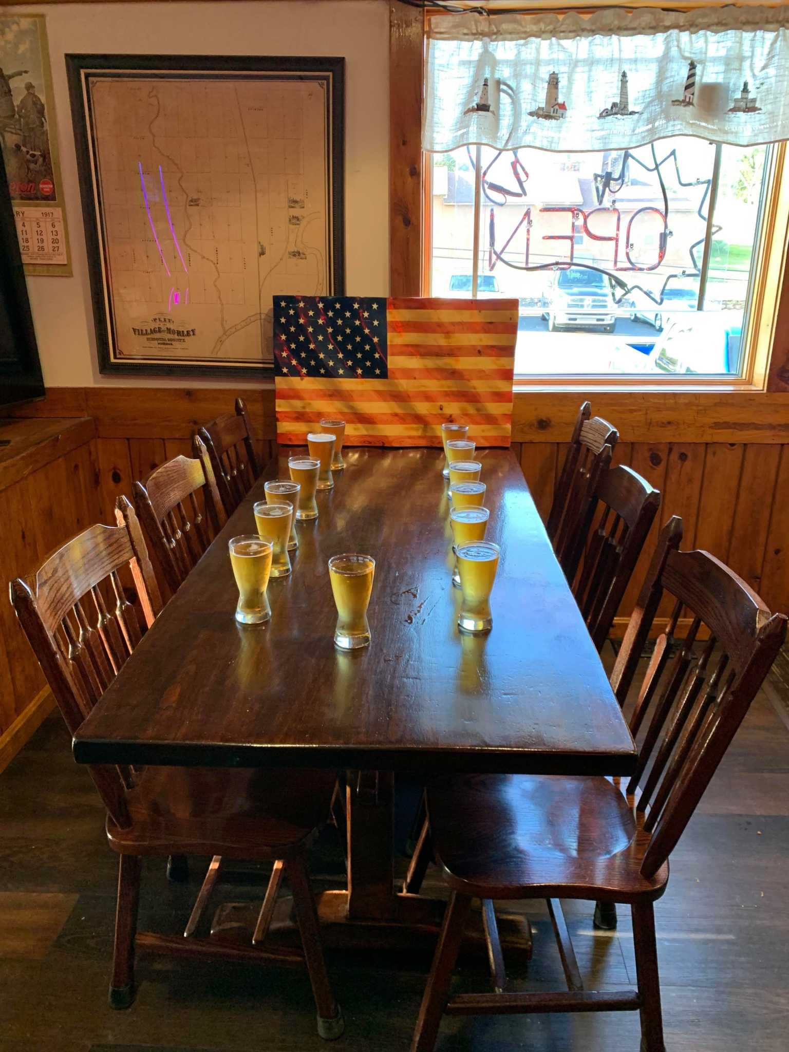 Man honors fallen soldiers with drinks at Moe-Z-Inn bar