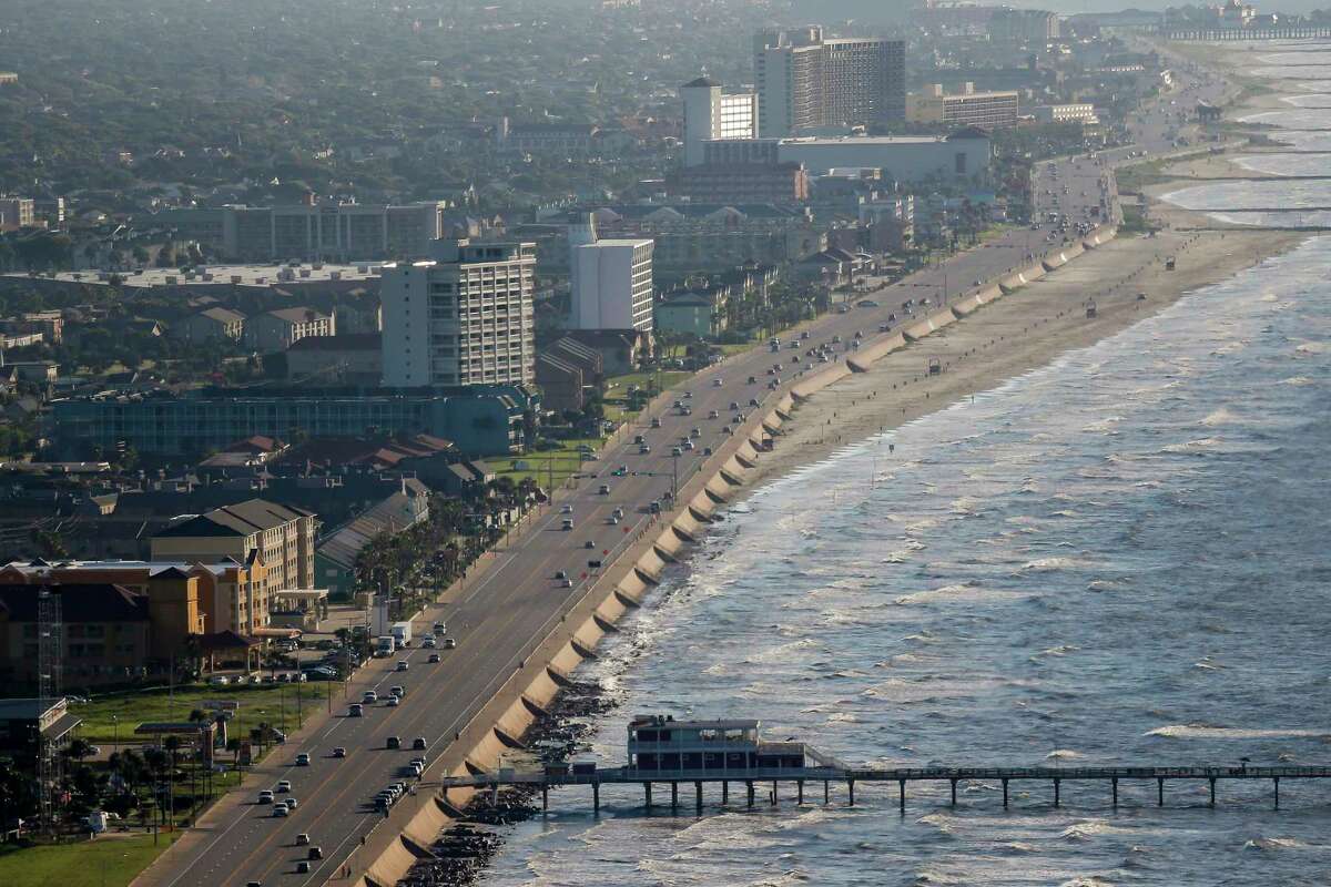 Aerial view of the Galveston seawall Wednesday, September 7, 2016. ( Michael Ciaglo / Houston Chronicle )