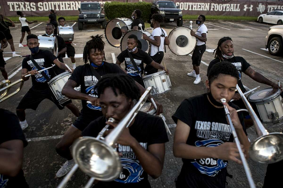 TSU's Ocean of Soul marching band breaking it down at the Astros