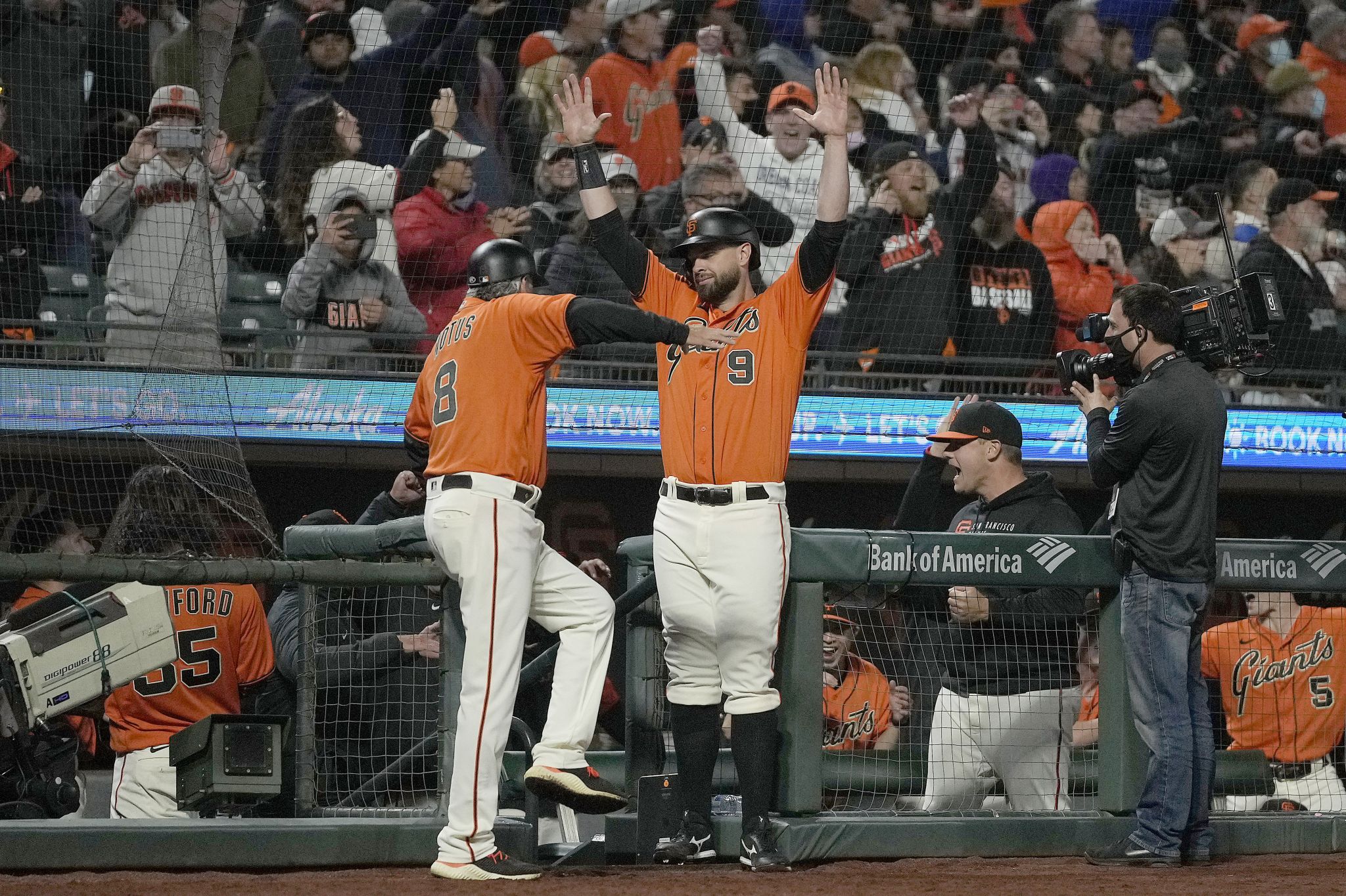 Tense Giants-Dodgers game kicked off a bunch of bleacher brawls