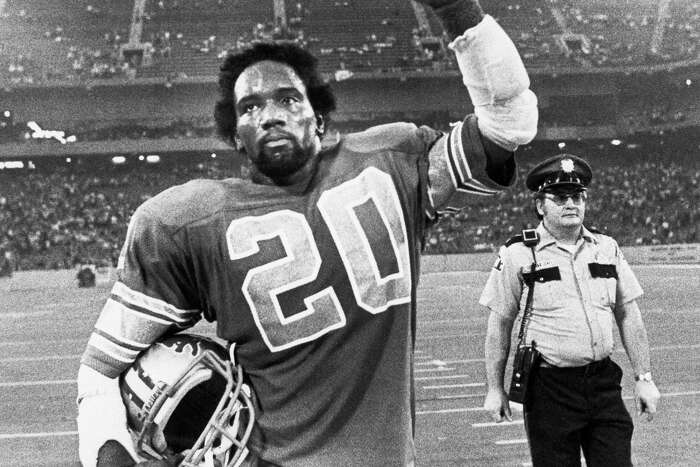 42 years later, NFL great Lawrence Pillers to receive college degree