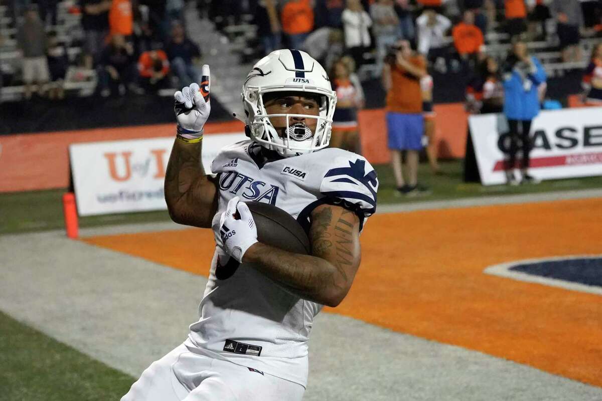 UTSA running back Brenden Brady celebrates his touchdown run during the second half of an NCAA college football game against Illinois, Saturday, Sept. 4, 2021, in Champaign, Ill. (AP Photo/Charles Rex Arbogast)