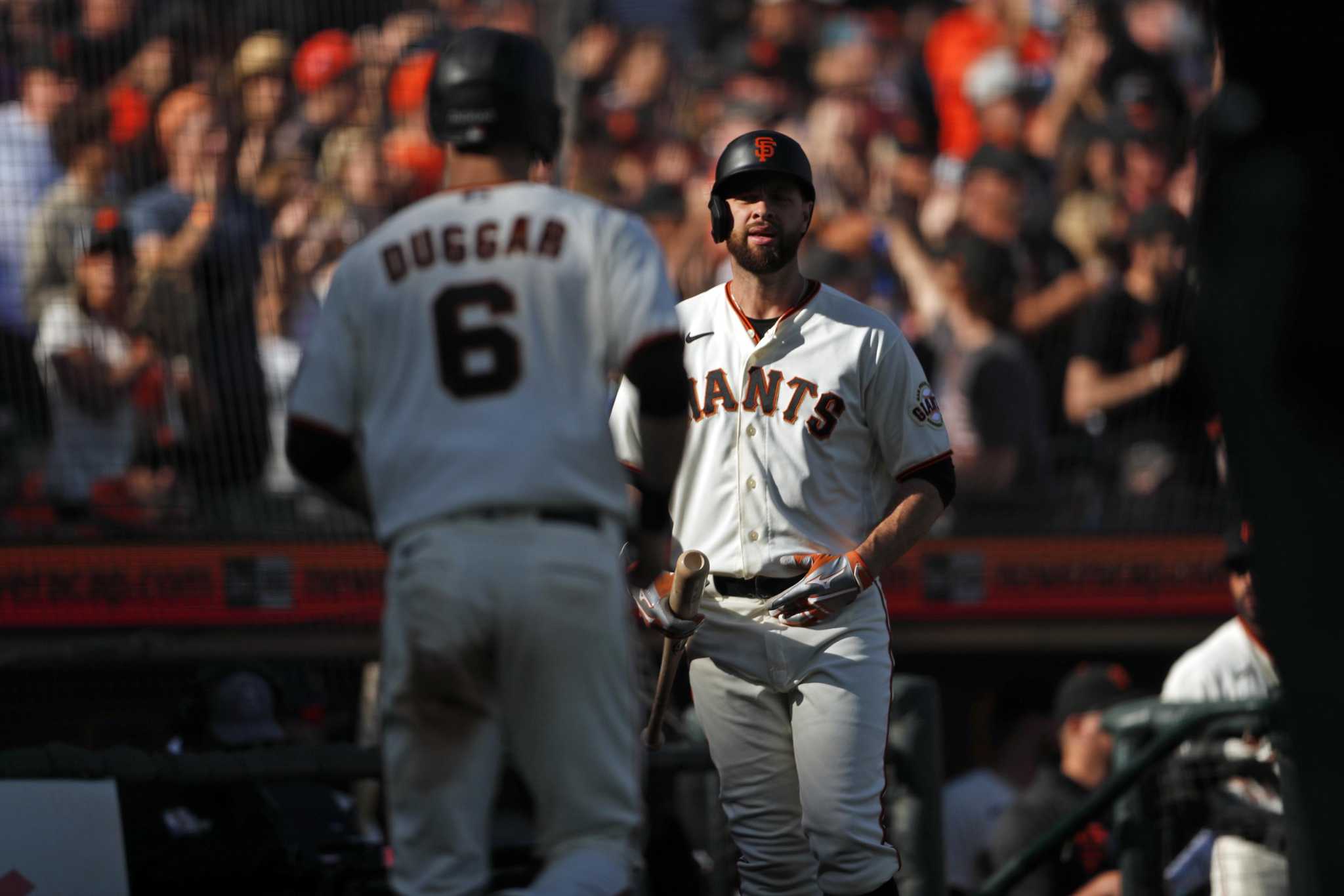 Dodgers beat Giants 6-1, move into tie for first in NL West