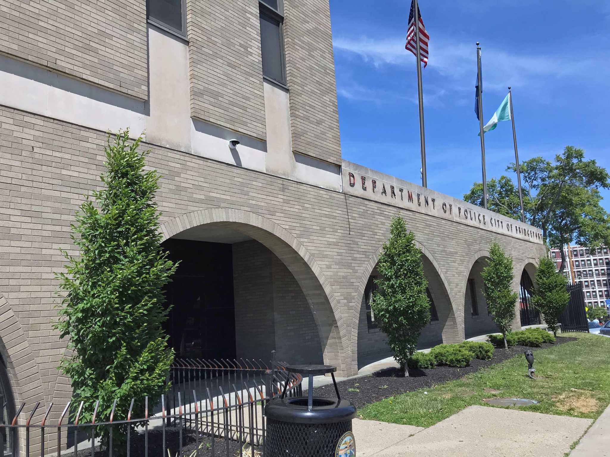 Bridgeport police: 30-year-old woman found shot to death at Knoll Place - Vimarsana News