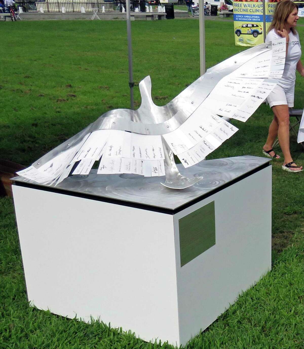 Signature Sculpture at International Overdose Awareness Day on the New Haven Green, with Demand ZERO’s Lisa Deane in upper right corner.