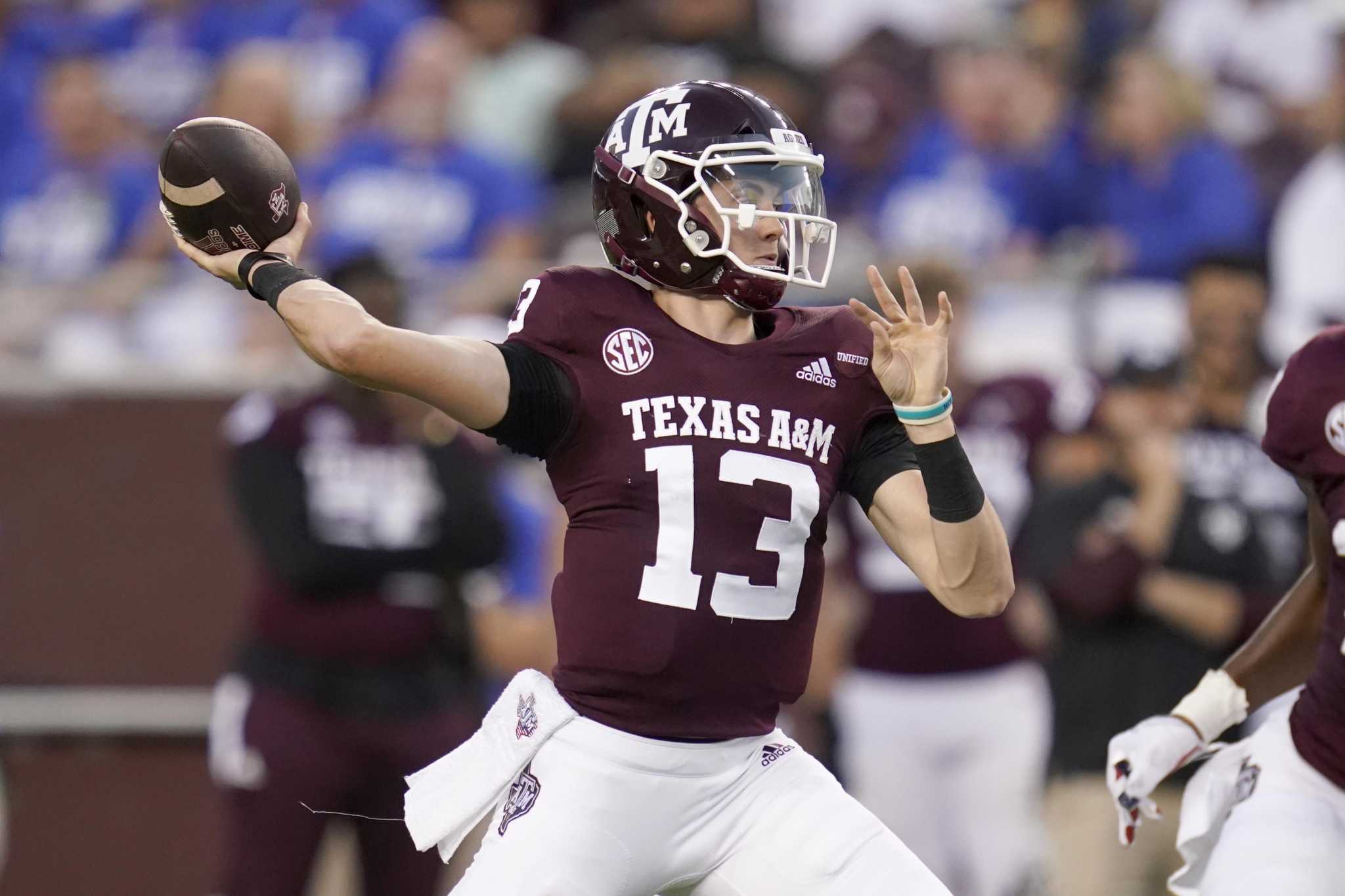 Haynes King throwing a pass