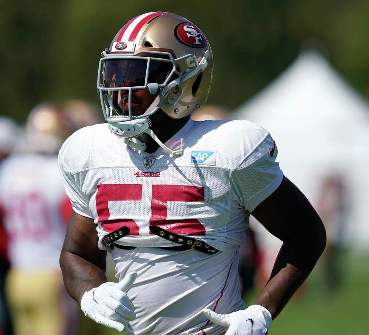 49ers edge rusher Dee Ford out for season with bad back