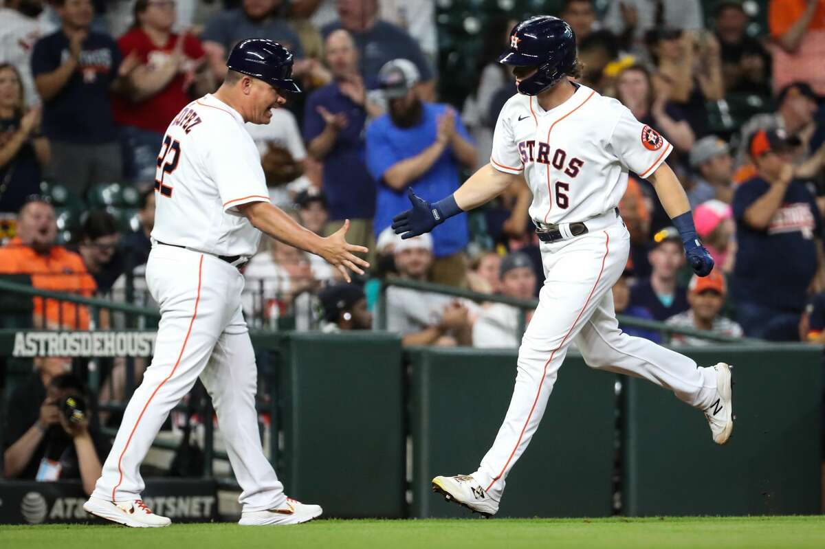 Astros blow out Mariners in series-opening win