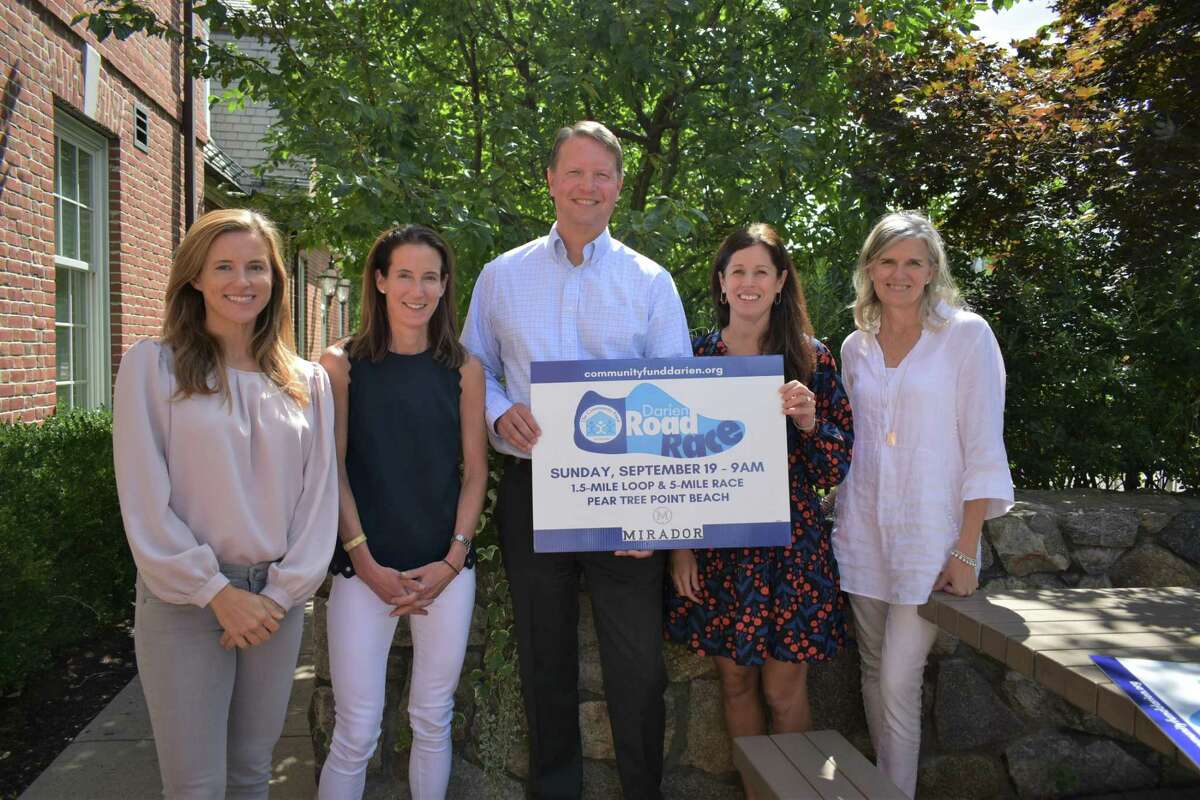 Pictured left to right: Darien Road Race Co-Chairs Jenn Moller & Anne Meyer; Tom Haidinger, Chief Marketing Officer, Mirador; Heidi Davis, Partner, Chief of Staff, Mirador; Janet King, Executive Director, The Community Fund of Darien.