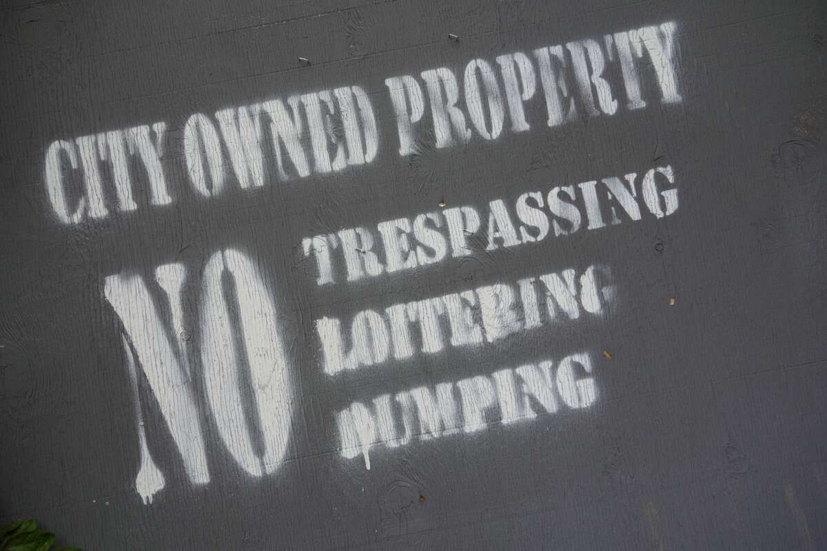 A gray sign marks a zombie property on May 30, 2017 in Newburgh, New York.  (DON EMMERT/AFP via Getty Images)