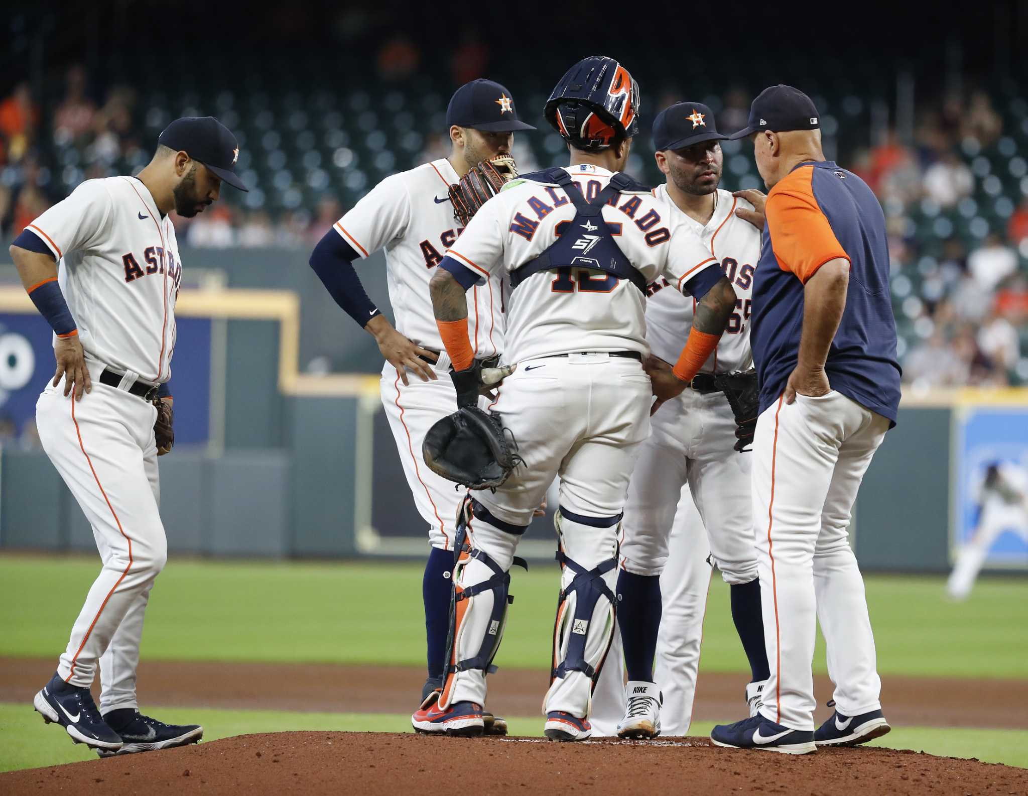 Watch: Astros P Zack Greinke loses no-hitter with one out in 9th inning 