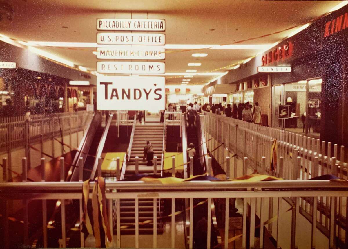 Wonderland of the Americas mall, as seen in the 1970s in an upstairs view inside facing Montgomery Ward.