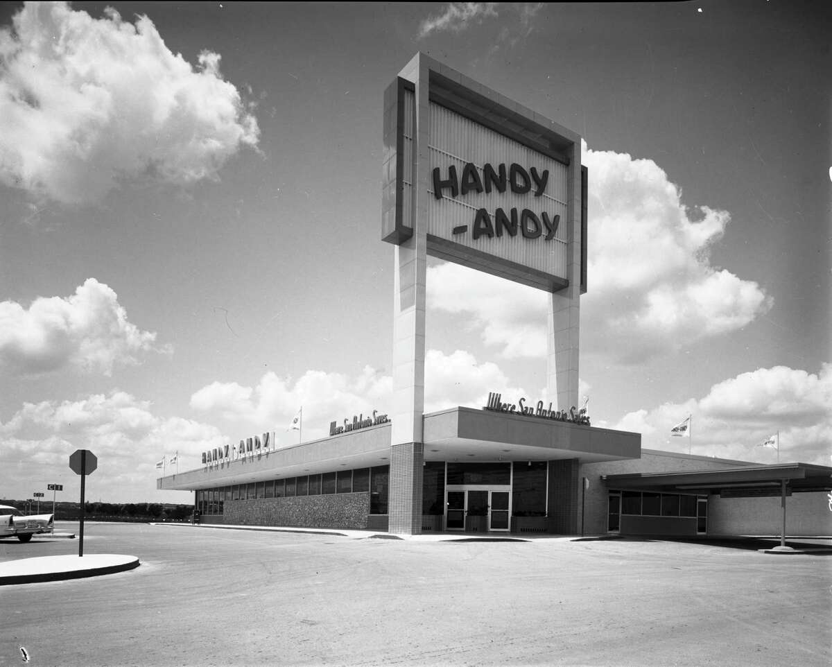 The original Handy Andy in Balcones Heights as seen in 1959 as a free-standing store. It later became an anchor store for Wonderland Shopping City when the mall opened in 1961. The space is now a Hobby Lobby at Wonderland of the Americas mall.