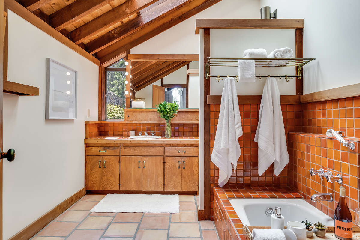This Cole Valley home just sold for $ 2.1 million above price, setting a new record.