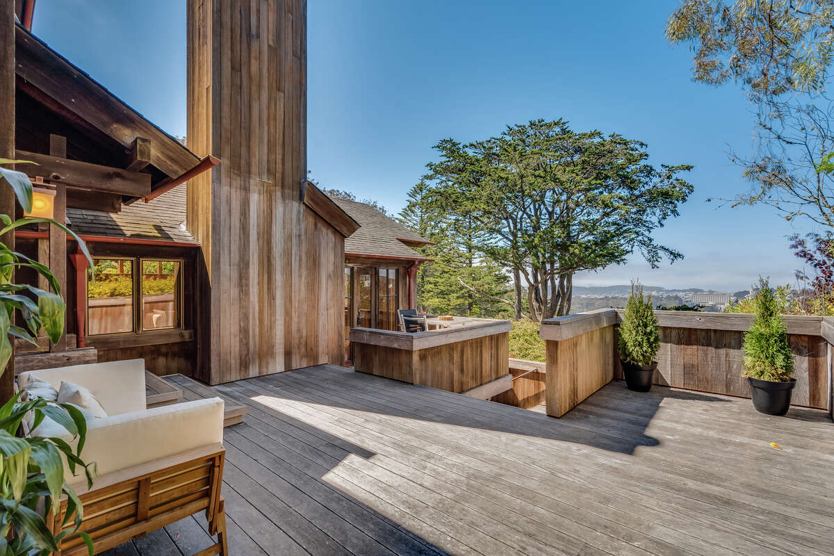 This Cole Valley home just sold for $ 2.1 million above price, setting a new record.