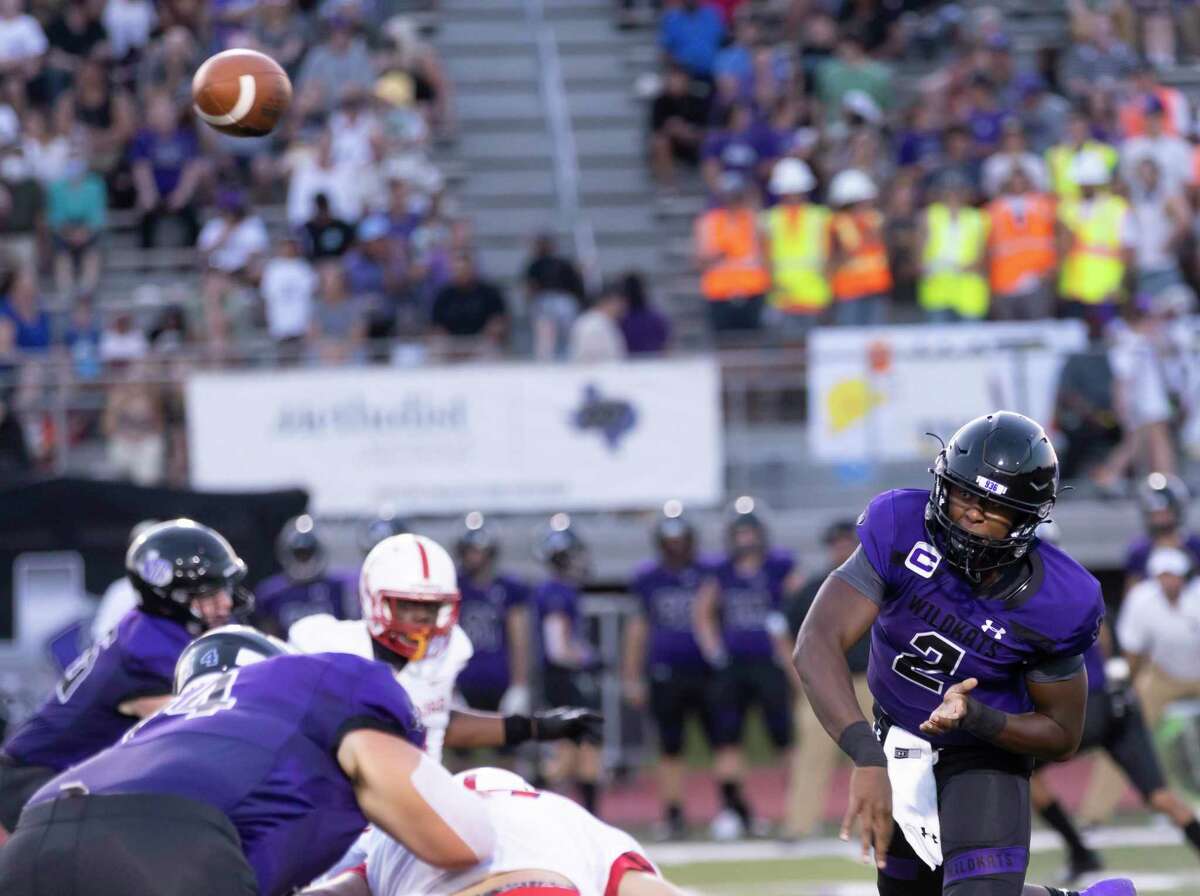 Willis quarterback DJ Lagway (2) throws during the first quarter of a non-district football game against Bellaire at Berton A. Yates Stadium, Friday, Sept. 10, 2021 in Willis.