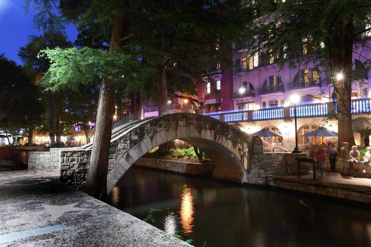 Downtown might be a jewel, but a letter writer says that during a recent visit to San Antonio’s River Walk, it was a struggle to find a restaurant open past 9 p.m.
