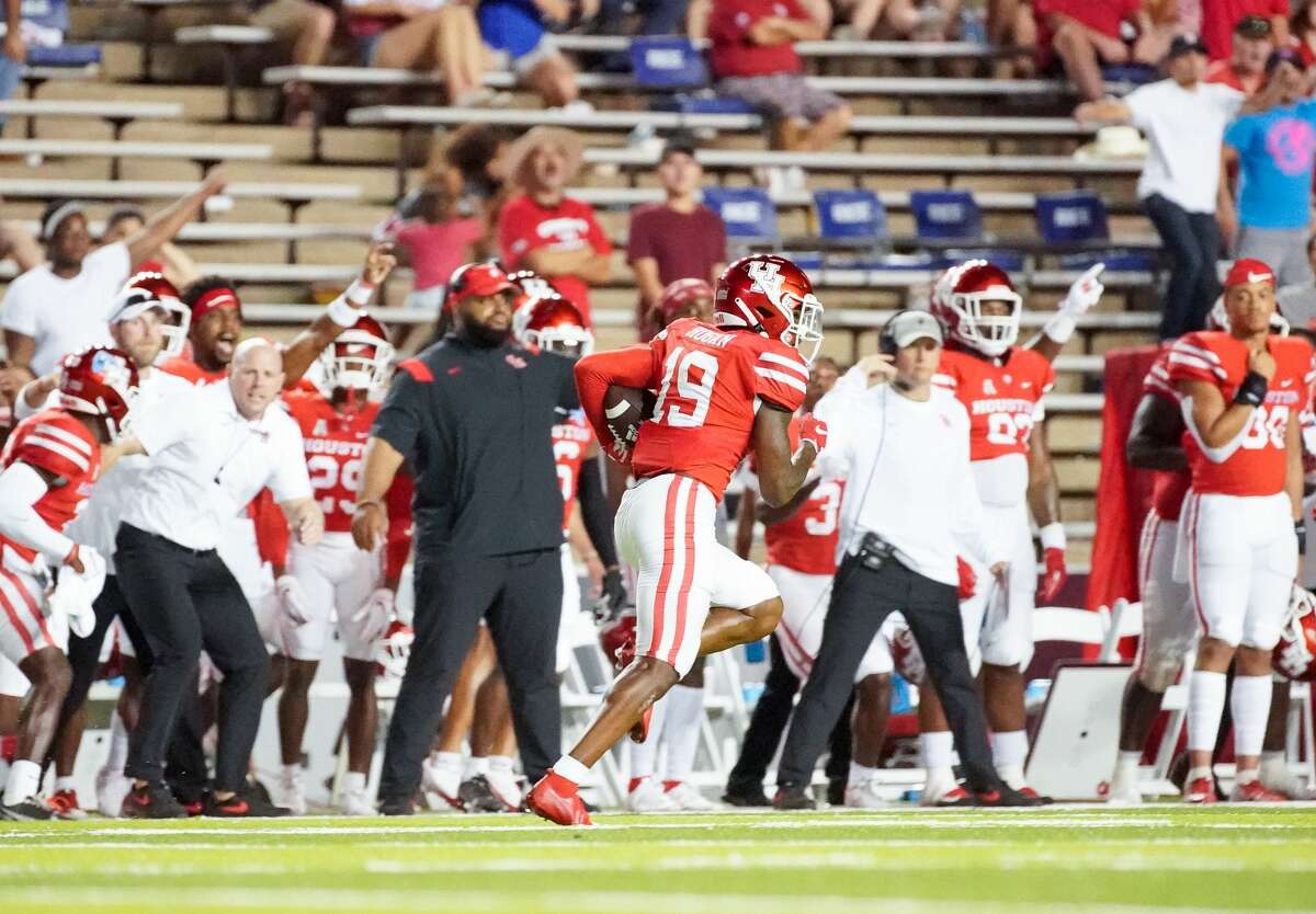 The Cougars come into the 2022 season with all A's at starting cornerback, thanks to Alex Hogan (19), here running back a pick-six against Rice last year, and Art Green. 
