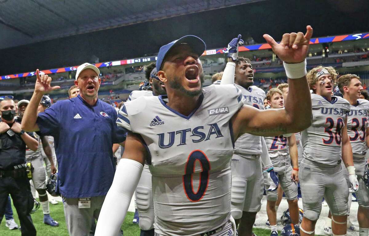 UTSA quarterback Frank Harris and head coach Jeff Traylor celebrate at the end of their game against Lamar on Friday, September 11, 2021.
