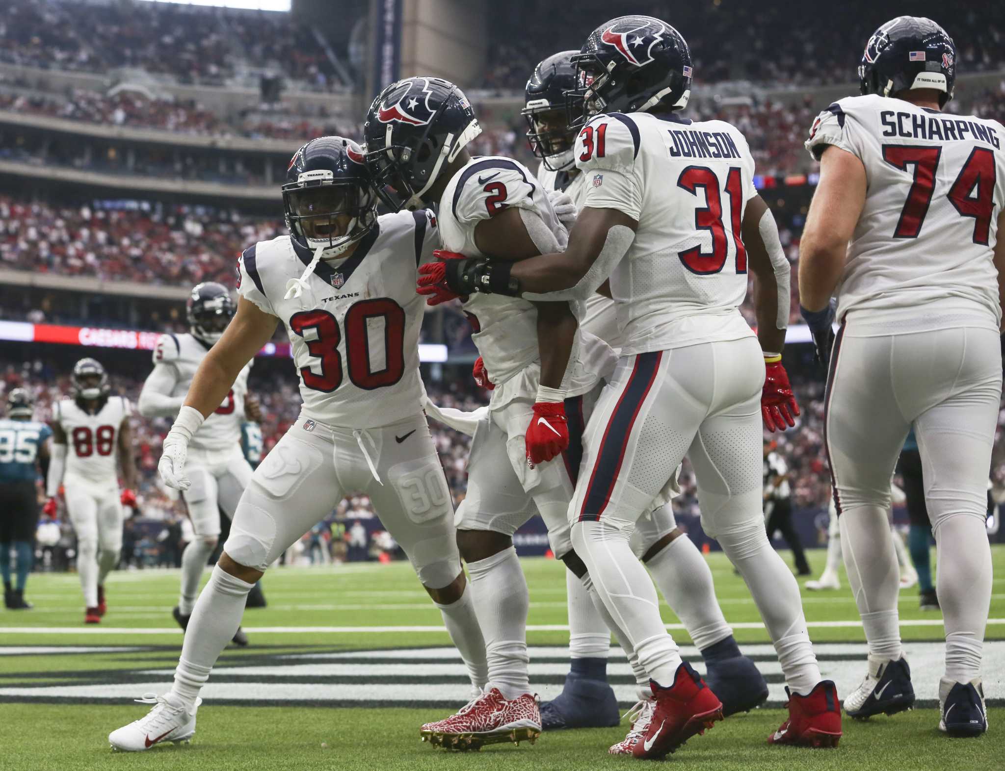 Charles Omenihu cheers on Deshaun Watson against Texans