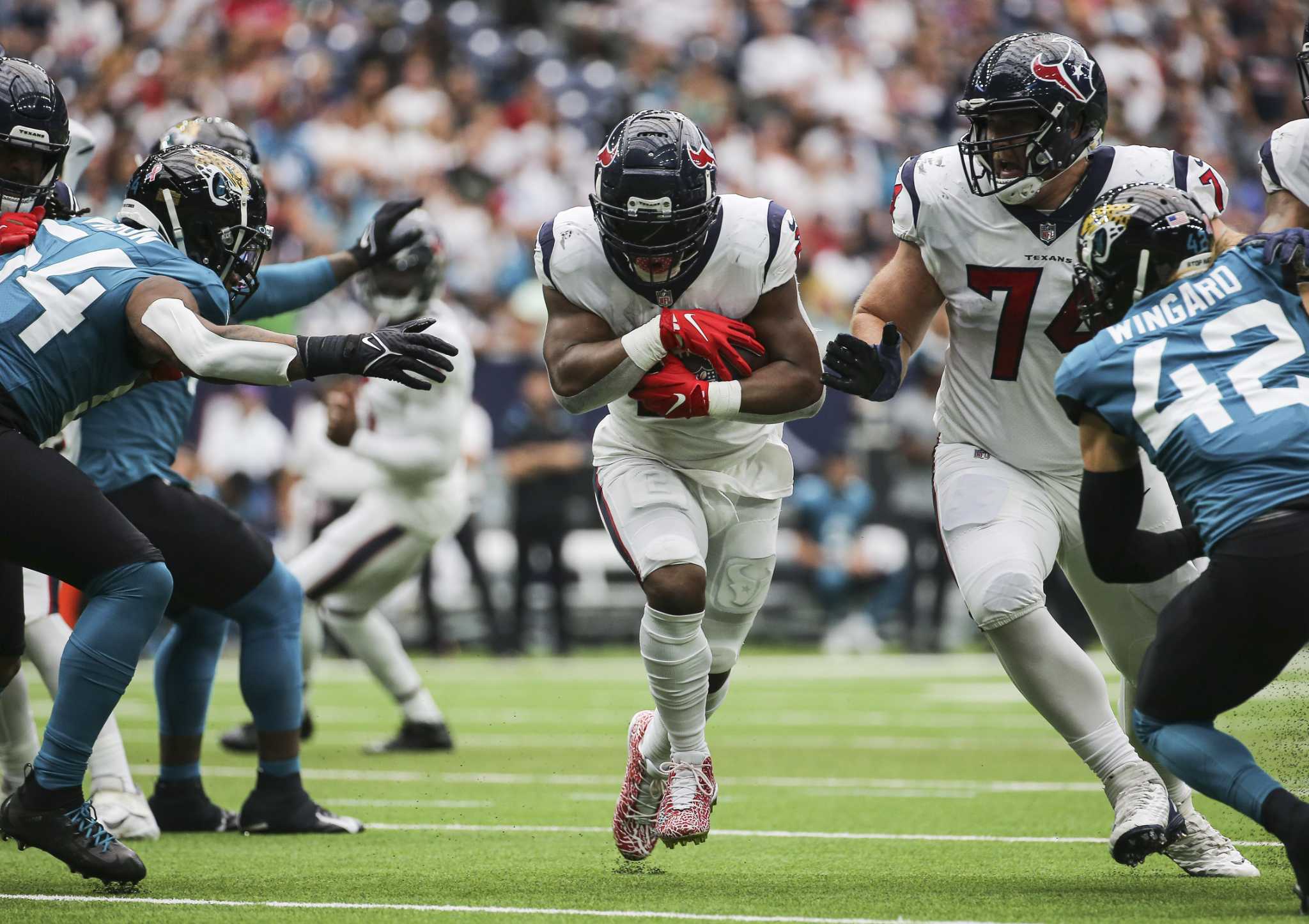 Texans go for 9th straight victory against favored Jaguars