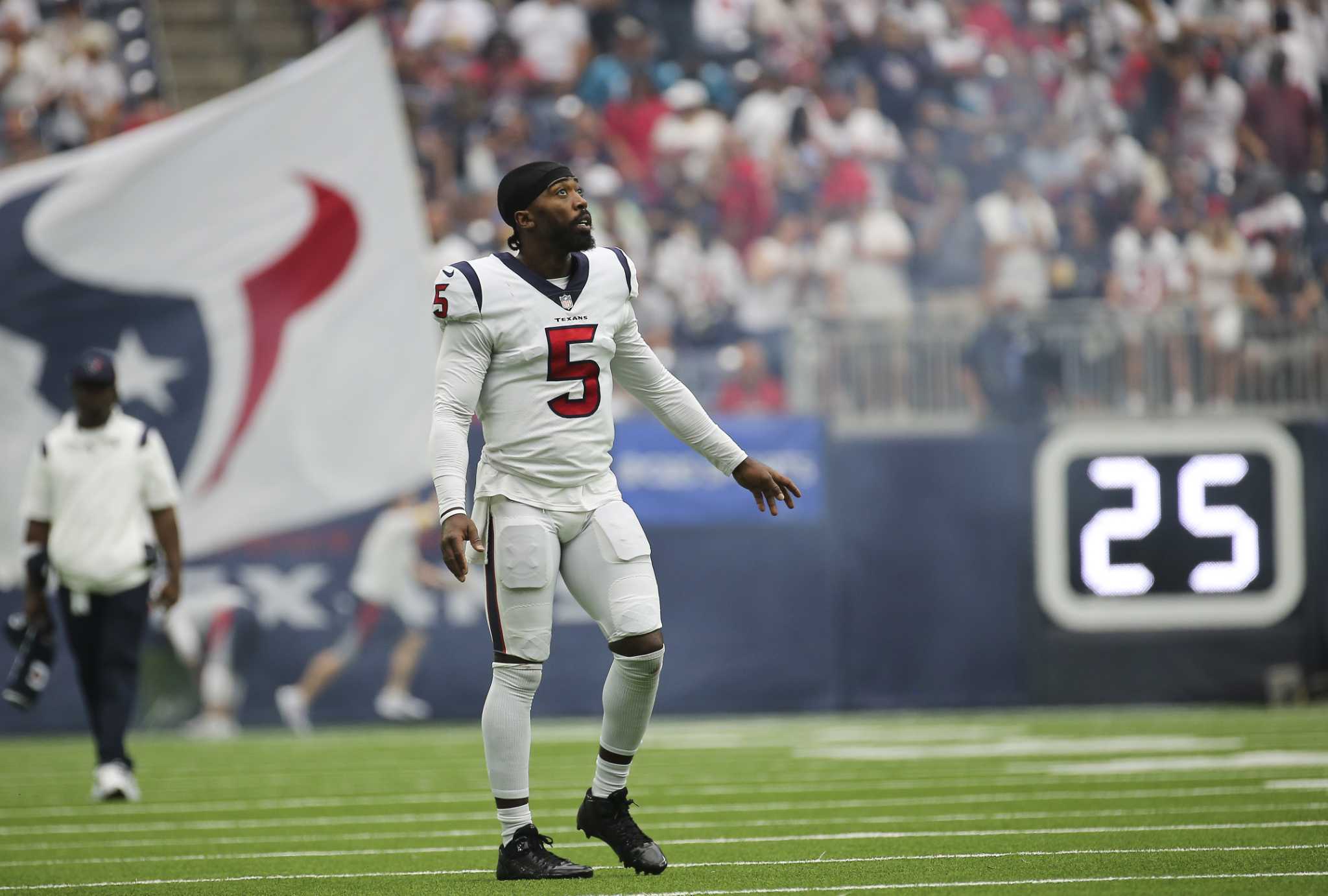 Tyrod Taylor helps Houston Texans down mistake-prone Jacksonville