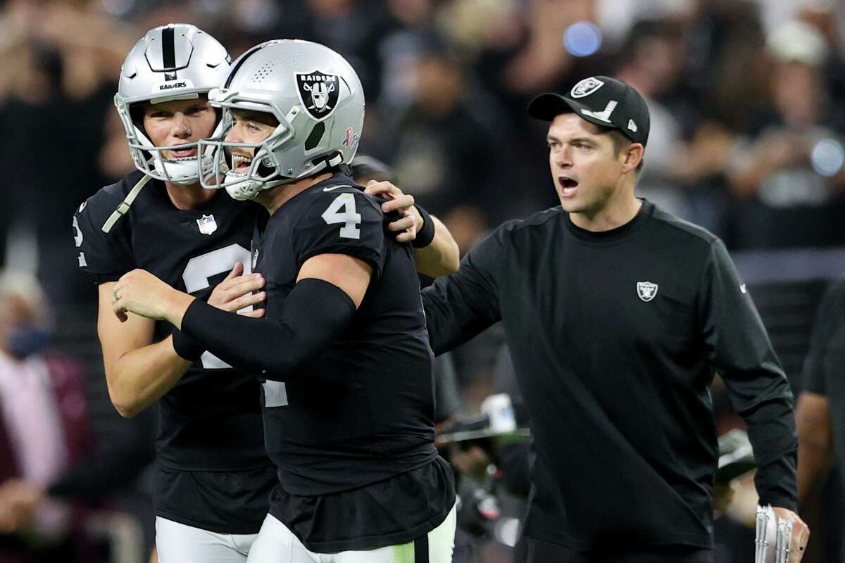 LAS VEGAS, NEVADA - SEPTEMBER 13: Derek Carr #4 of the Las Vegas Raiders celebrates with Daniel Carlson #2 after the Las Vegas Raiders defeat the Baltimore Ravens 33-27 in overtime at Allegiant Stadium on September 13, 2021 in Las Vegas, Nevada. (Photo by Christian Petersen/Getty Images)