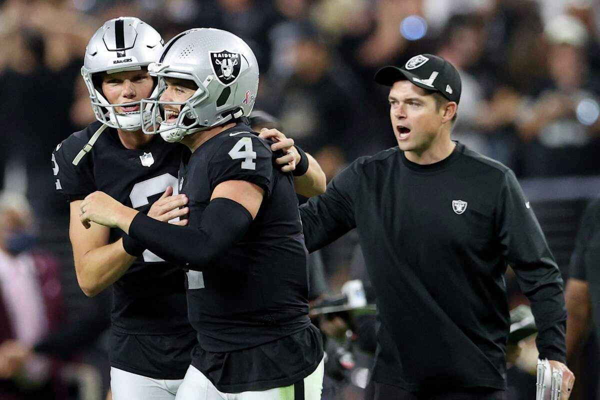 Derek Carr's TD pass lifts Raiders to wild overtime win over Ravens